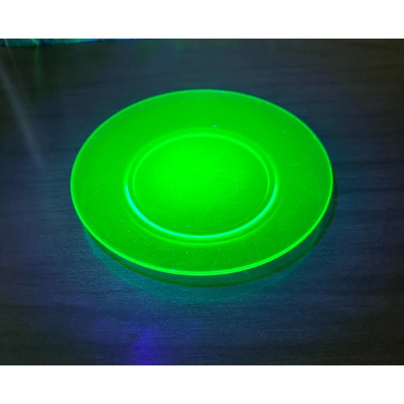 Vintage 7 1/2” uranium glass luncheon plate - Picture 5 of 10